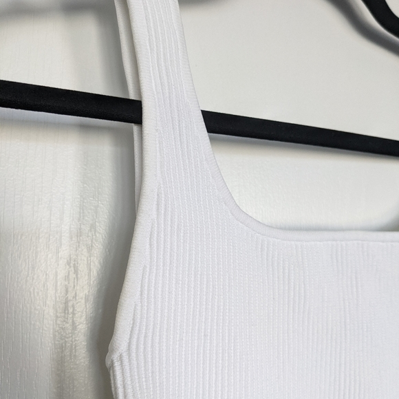 Aritzia Babaton Sculpt White Knit - Picture 2 of 2